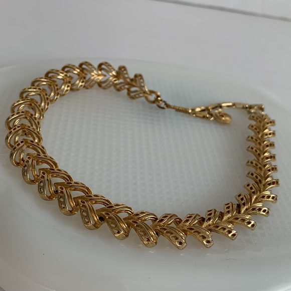 VTG LISNER Heart Choker Necklace Textured GoldTone Interlocking Hearts 12.5” - Picture 8 of 14